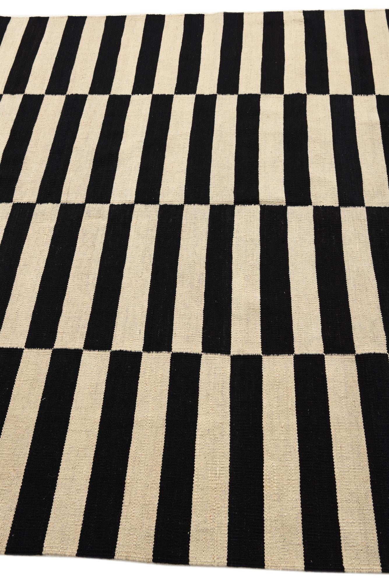 5' 6 x 7' 9 Hand Woven Kilim Modern Wool Rug