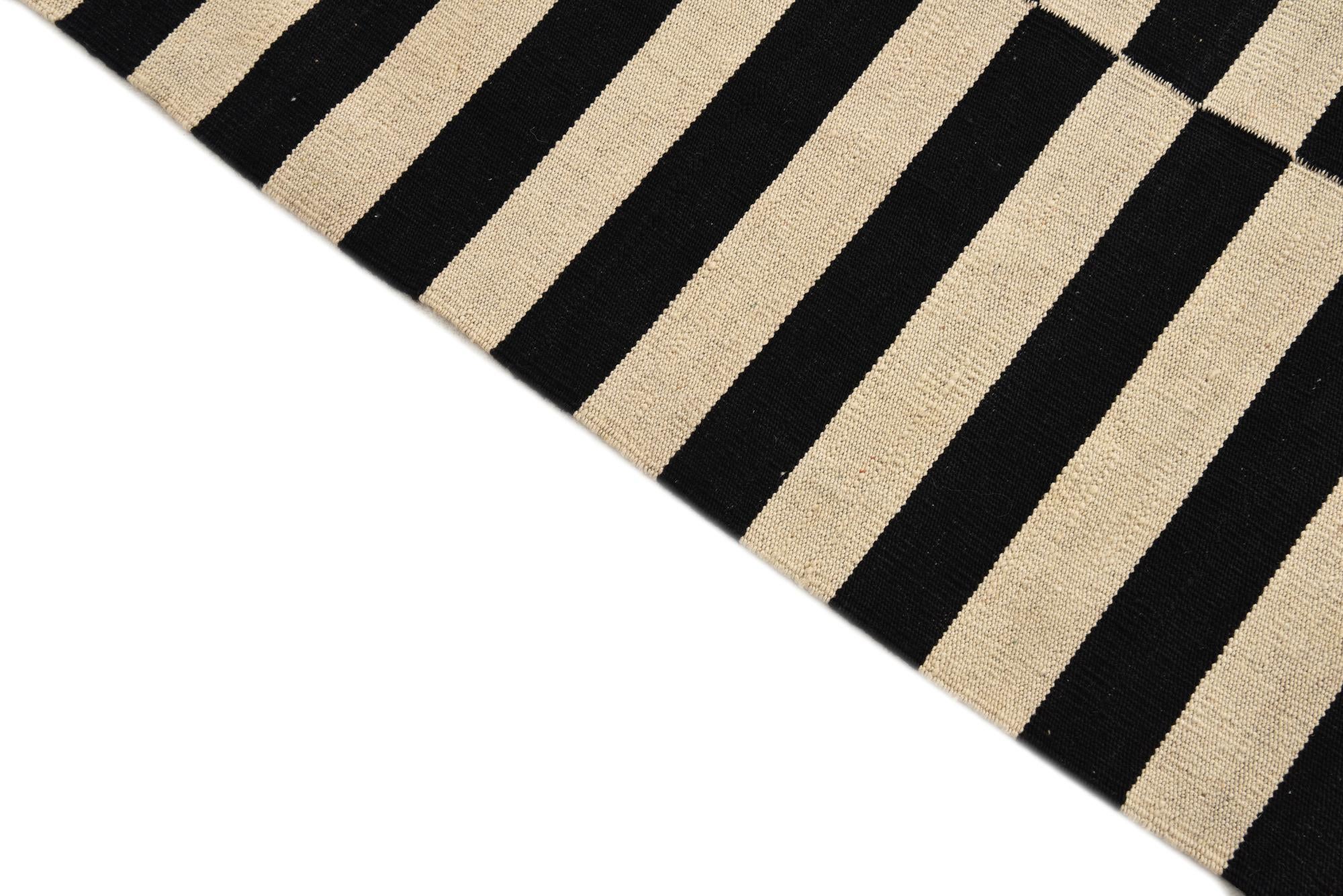 5' 6 x 7' 9 Hand Woven Kilim Modern Wool Rug