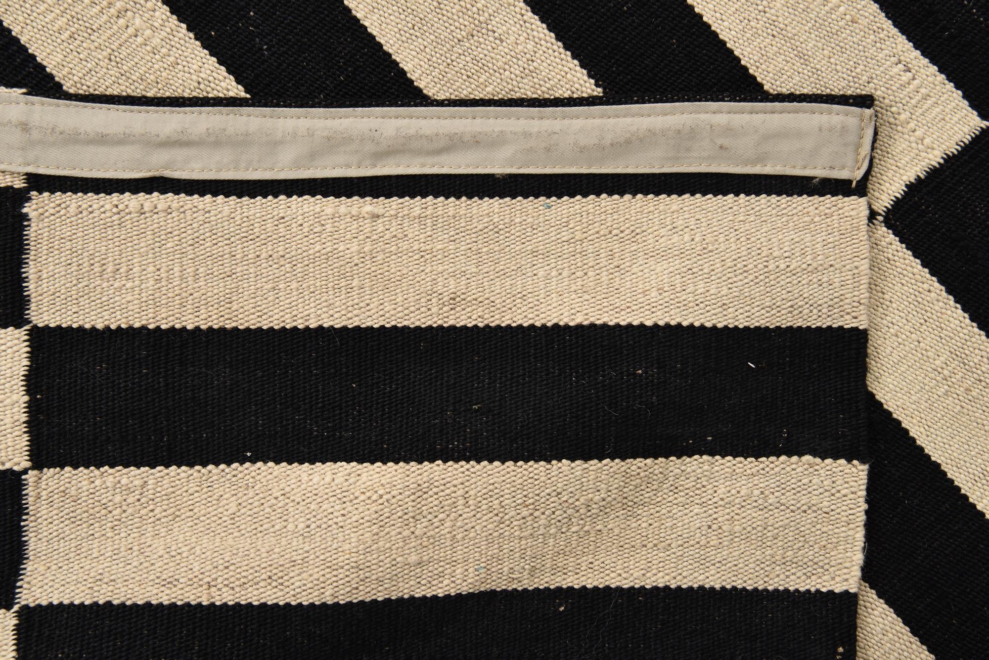 5' 6 x 7' 9 Hand Woven Kilim Modern Wool Rug