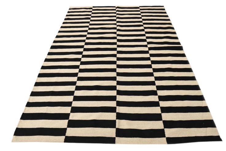 Detail image of 5' 6 x 7' 9 Hand Woven Kilim Modern Wool Rug
