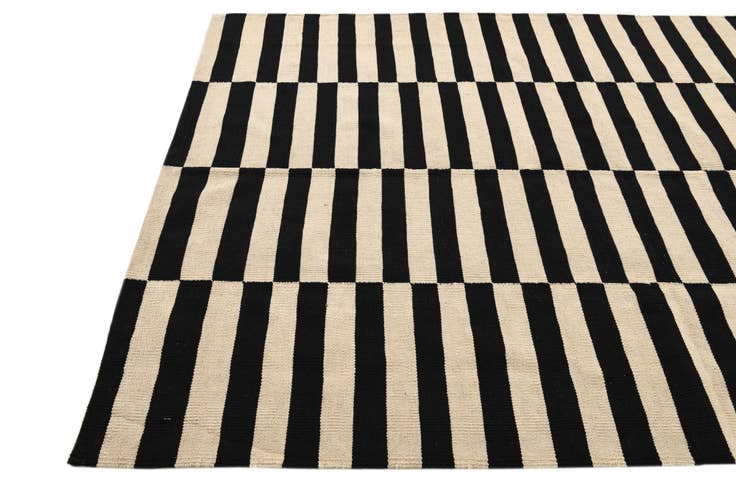 Detail image of 5' 6 x 7' 9 Hand Woven Kilim Modern Wool Rug