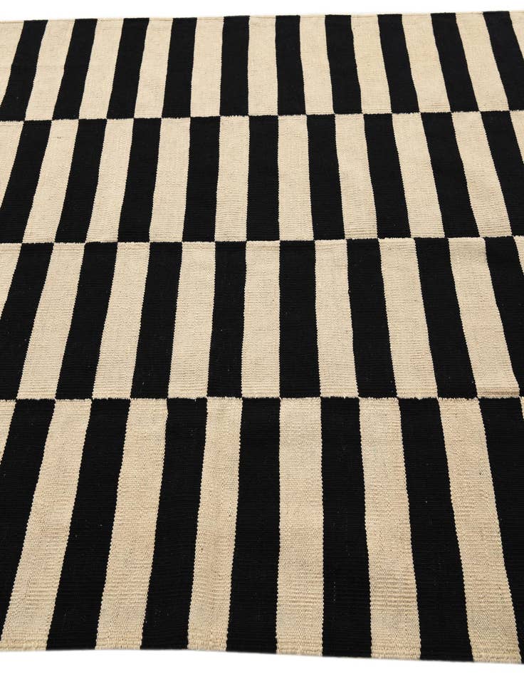 Detail image of 5' 6 x 7' 9  Hand Woven Kilim Modern Wool Rug