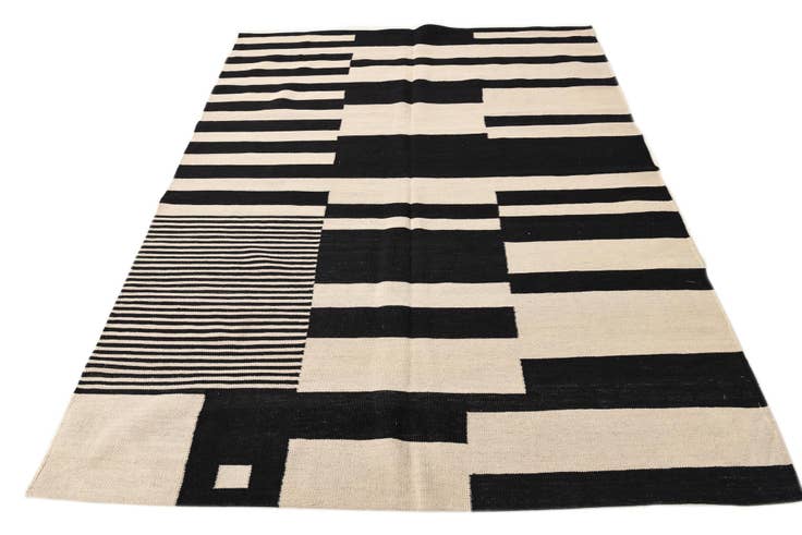 Detail image of 5' 9 x 7' 7 Hand Woven Kilim Modern Wool Rug