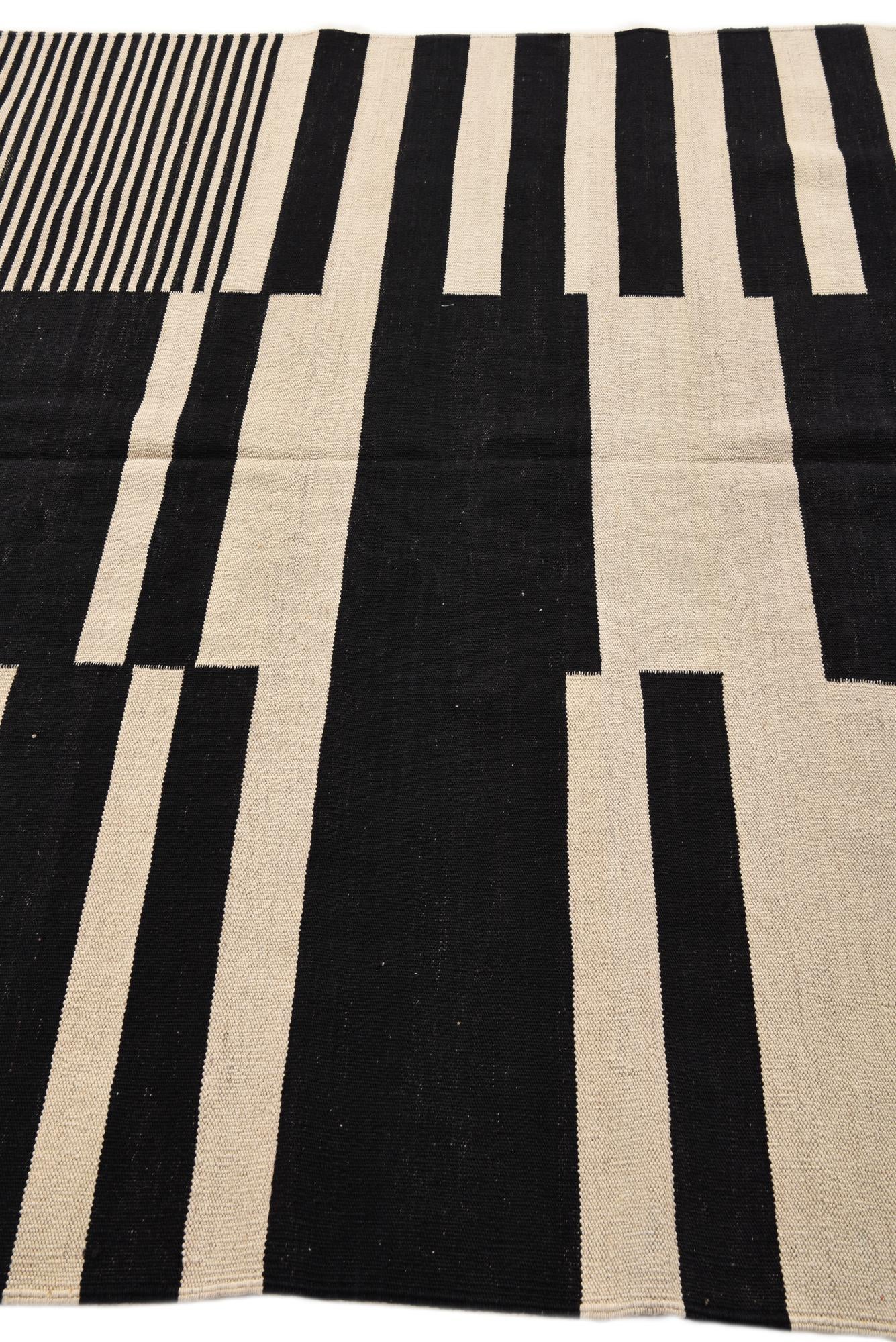 5' 9 x 7' 7 Hand Woven Kilim Modern Wool Rug