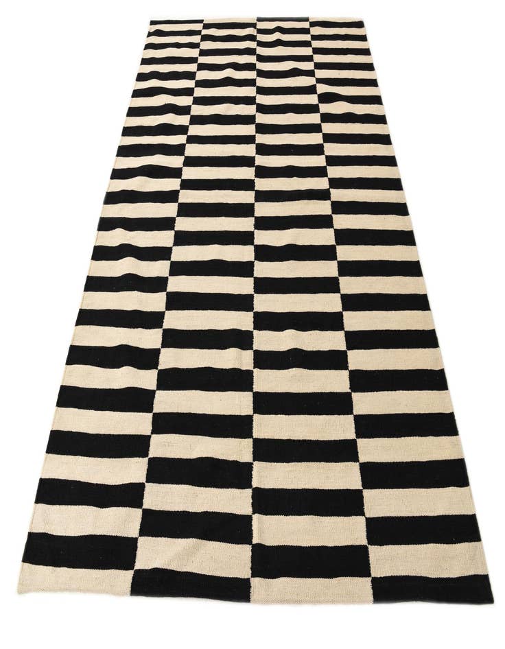 Detail image of 5' 8 x 7' 11  Hand Woven Kilim Modern Wool Rug