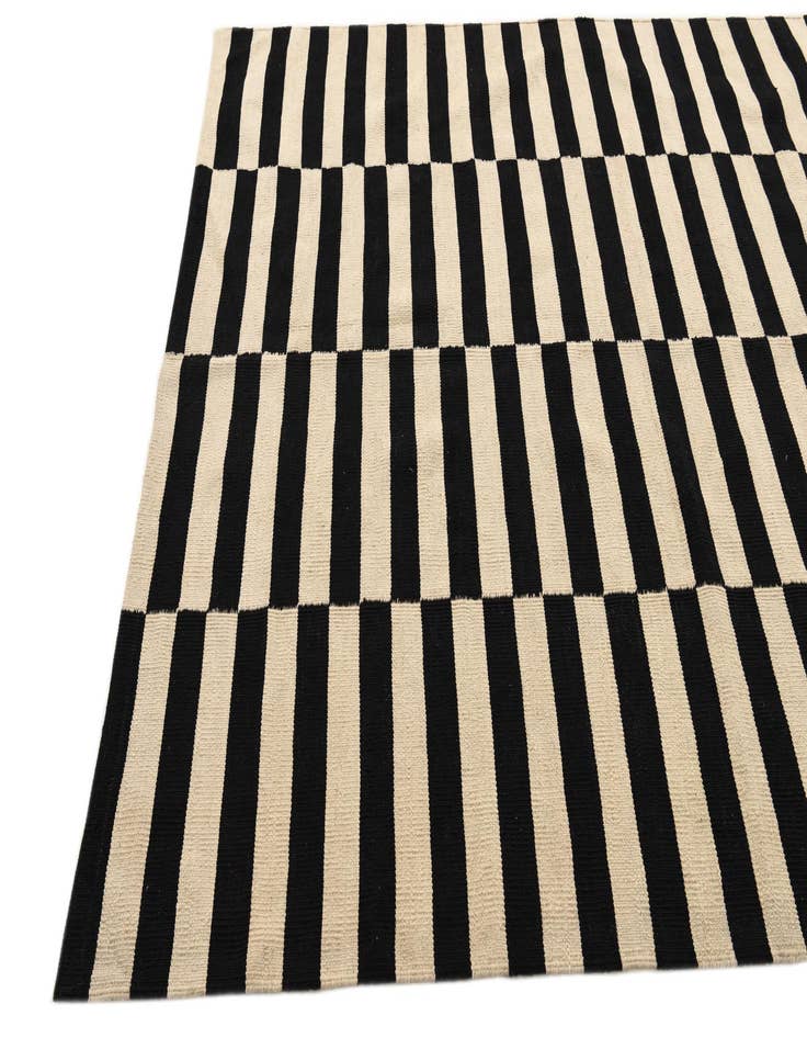 Detail image of 5' 8 x 7' 11  Hand Woven Kilim Modern Wool Rug