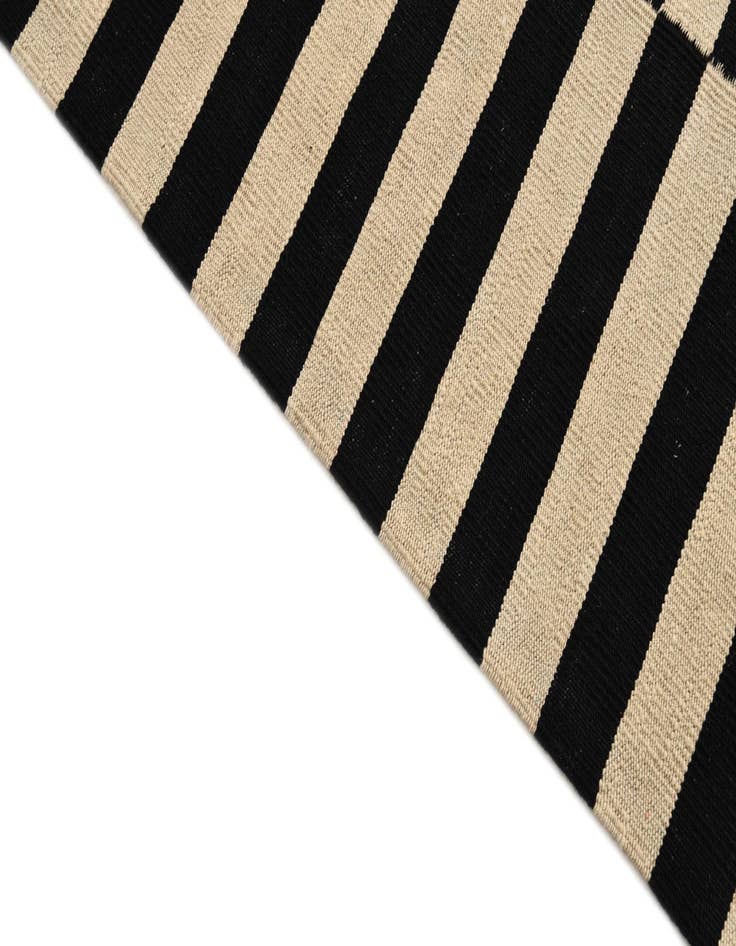 Detail image of 5' 8 x 7' 11  Hand Woven Kilim Modern Wool Rug