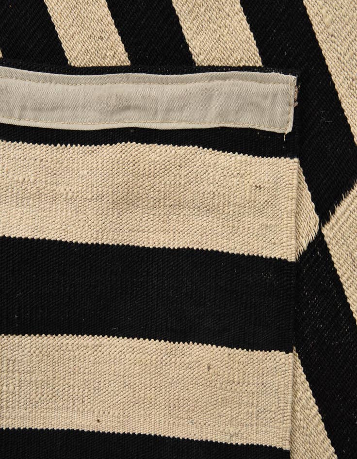 Detail image of 5' 8 x 7' 11  Hand Woven Kilim Modern Wool Rug