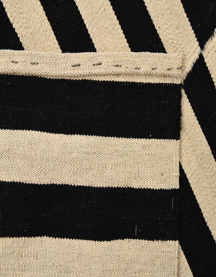 Detail image of 5' 7 x 7' 8  Hand Woven Kilim Modern Wool Rug