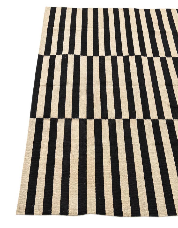 Detail image of 4' 3 x 5' 10  Hand Woven Kilim Modern Wool Rug