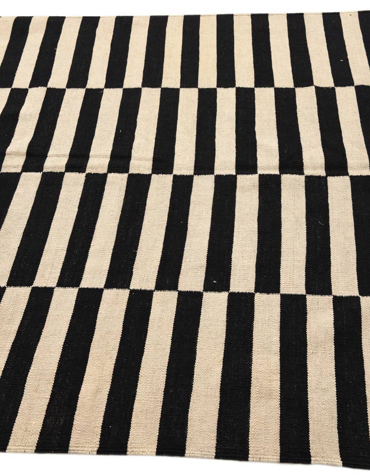 Detail image of 5' 1 x 6' 5  Hand Woven Kilim Modern Wool Rug