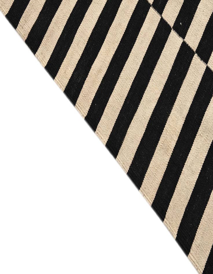 Detail image of 5' 1 x 6' 5  Hand Woven Kilim Modern Wool Rug