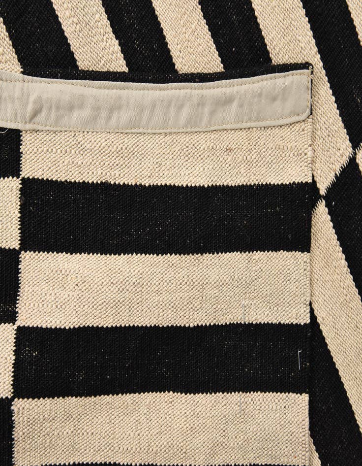 Detail image of 5' 1 x 6' 5  Hand Woven Kilim Modern Wool Rug