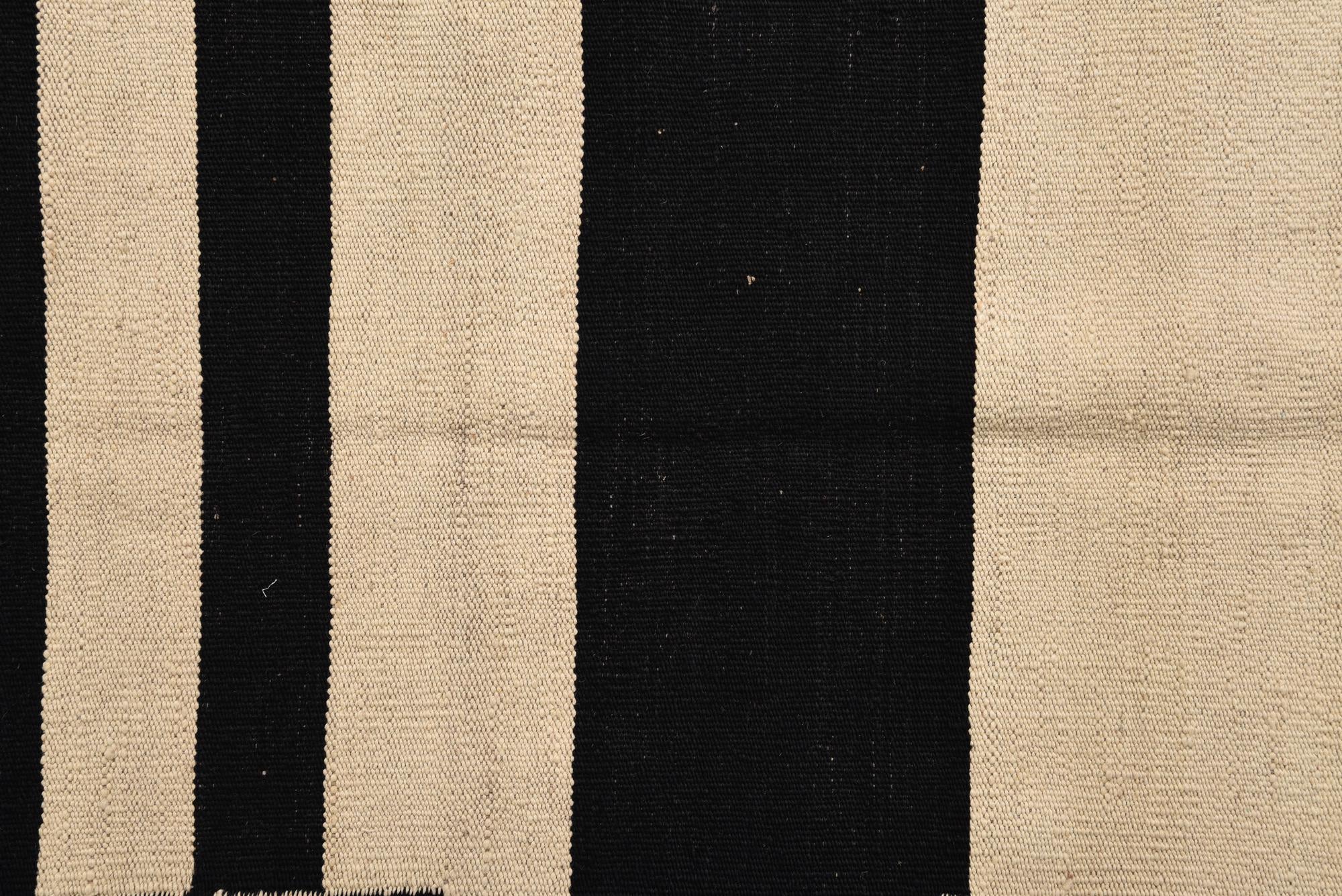 4' 8 x 6' 9 Hand Woven Kilim Modern Wool Rug