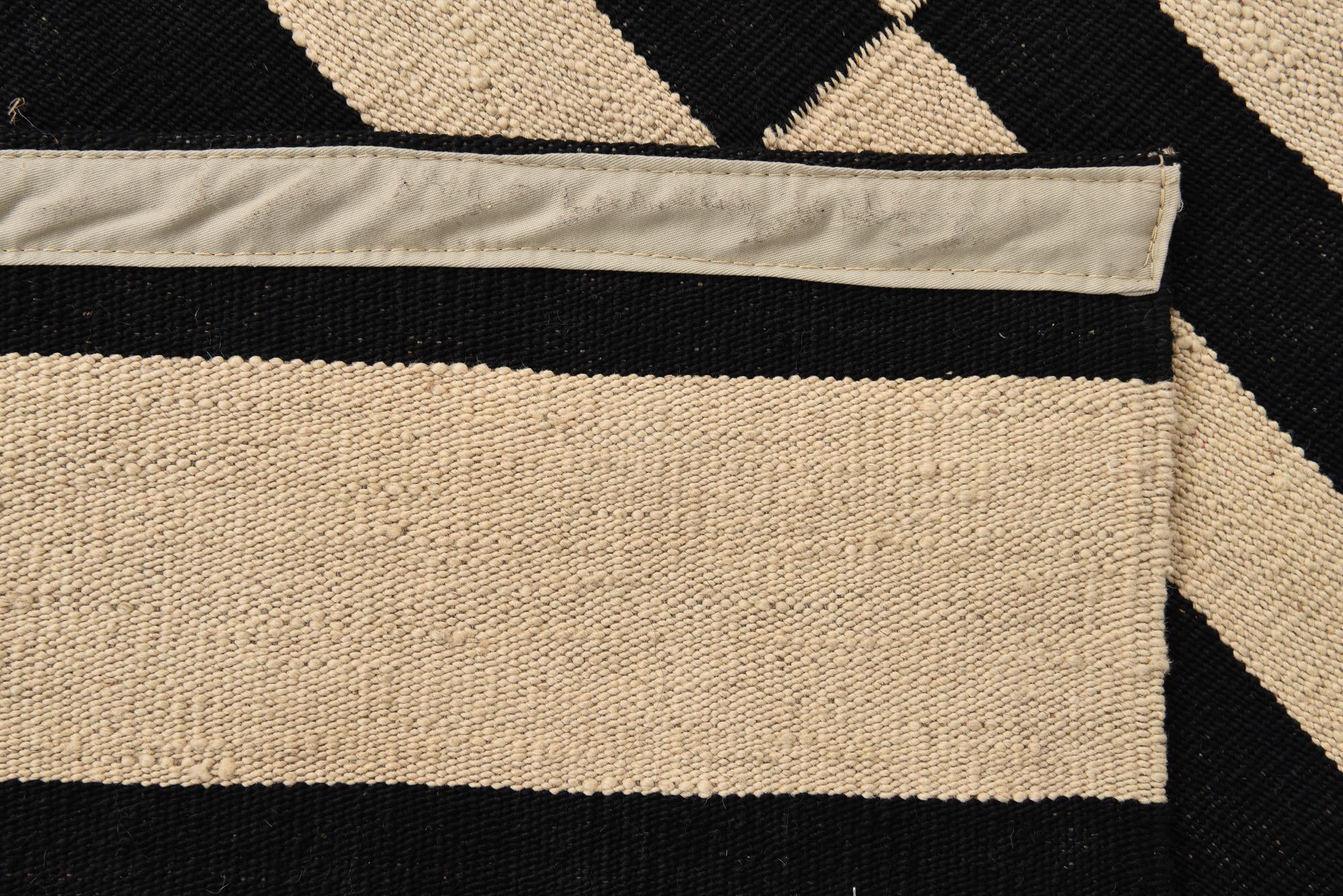 4' 8 x 6' 9 Hand Woven Kilim Modern Wool Rug