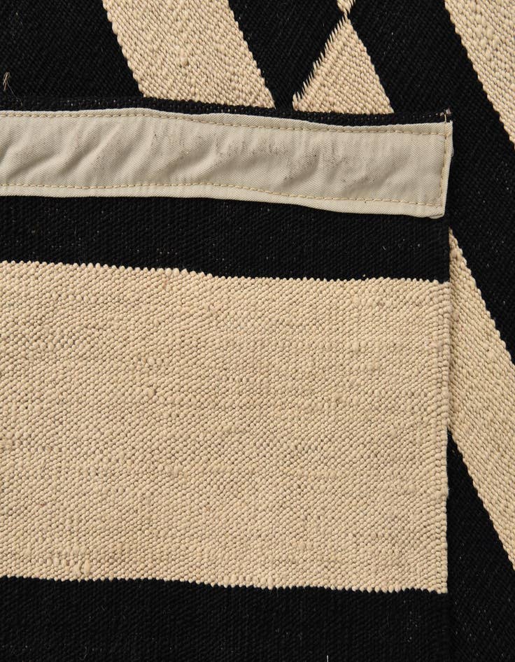 Detail image of 4' 8 x 6' 9  Hand Woven Kilim Modern Wool Rug