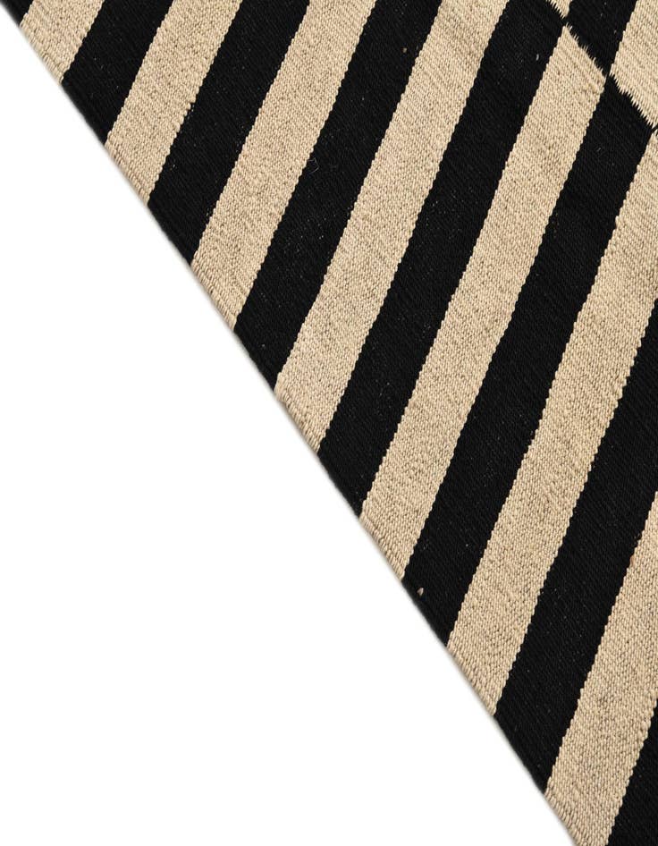 Detail image of 3' 5 x 6' 3  Hand Woven Kilim Modern Wool Rug