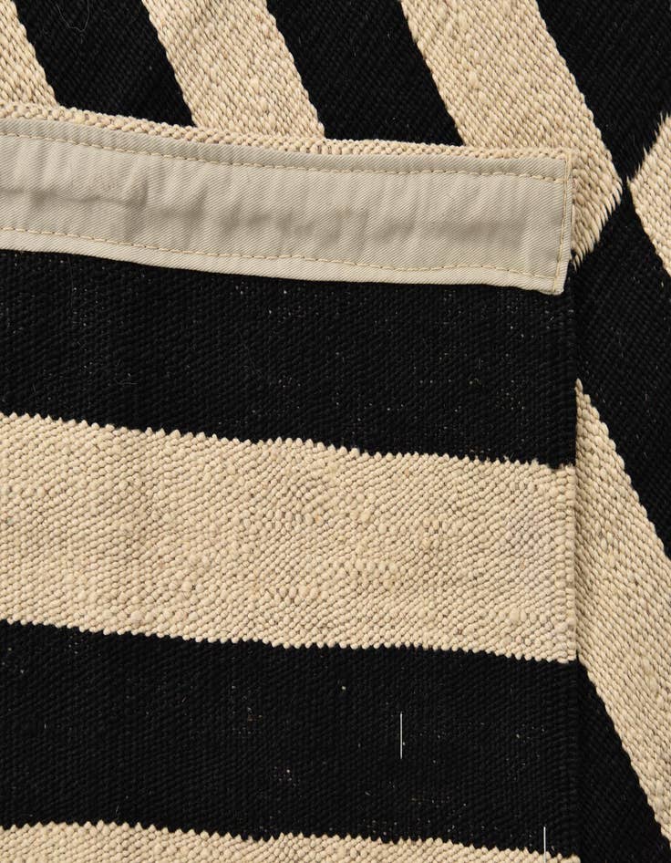 Detail image of 3' 5 x 6' 3  Hand Woven Kilim Modern Wool Rug