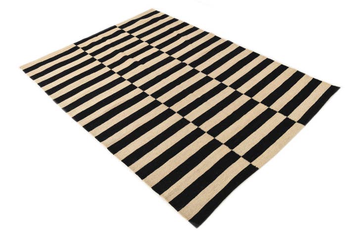Detail image of 4' 2 x 5' 11 Hand Woven Kilim Modern Wool Rug