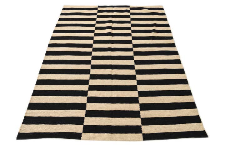 Detail image of 4' 2 x 5' 11 Hand Woven Kilim Modern Wool Rug