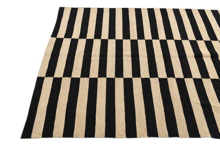 Detail image of 4' 2 x 5' 11 Hand Woven Kilim Modern Wool Rug