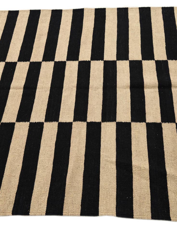 Detail image of 4' 2 x 5' 11  Hand Woven Kilim Modern Wool Rug