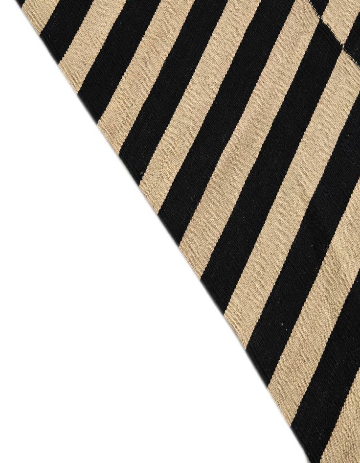 Detail image of 4' 2 x 5' 11  Hand Woven Kilim Modern Wool Rug