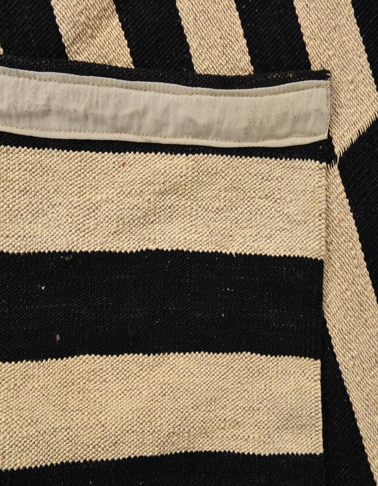 Detail image of 4' 2 x 5' 11  Hand Woven Kilim Modern Wool Rug