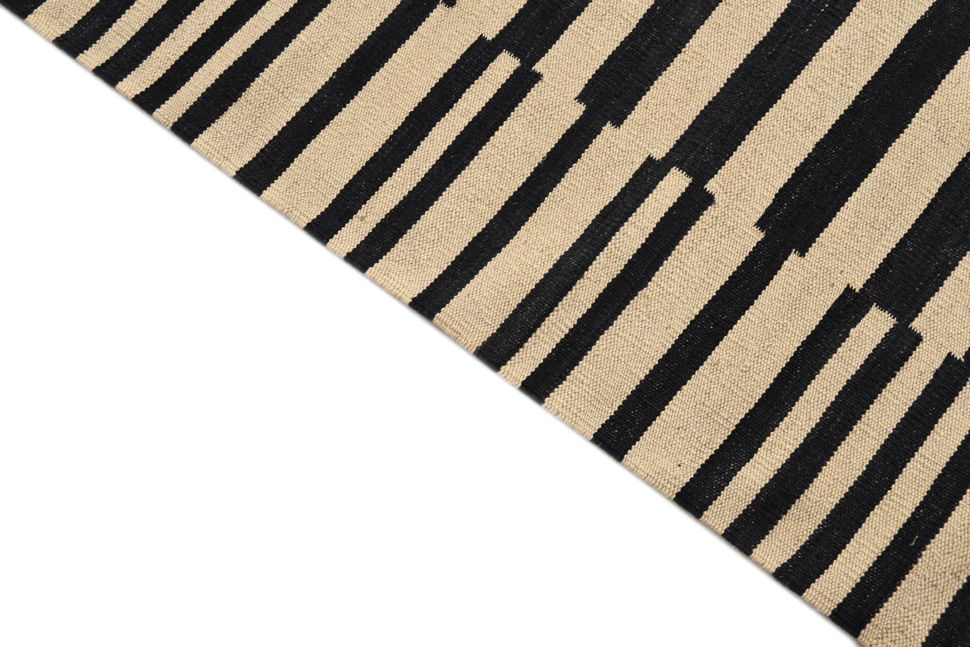 4' 9 x 6' 5 Hand Woven Kilim Modern Wool Rug