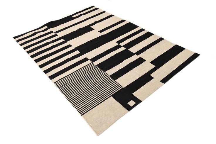 Detail image of 4' 8 x 6' 8 Hand Woven Kilim Modern Wool Rug