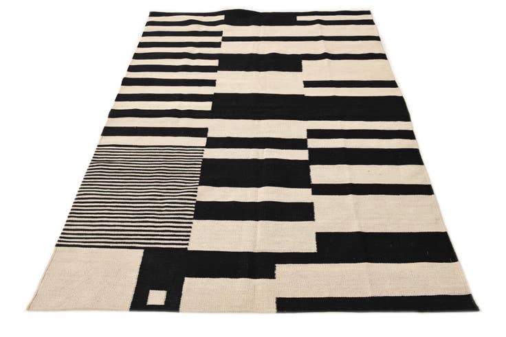 Detail image of 4' 8 x 6' 8 Hand Woven Kilim Modern Wool Rug