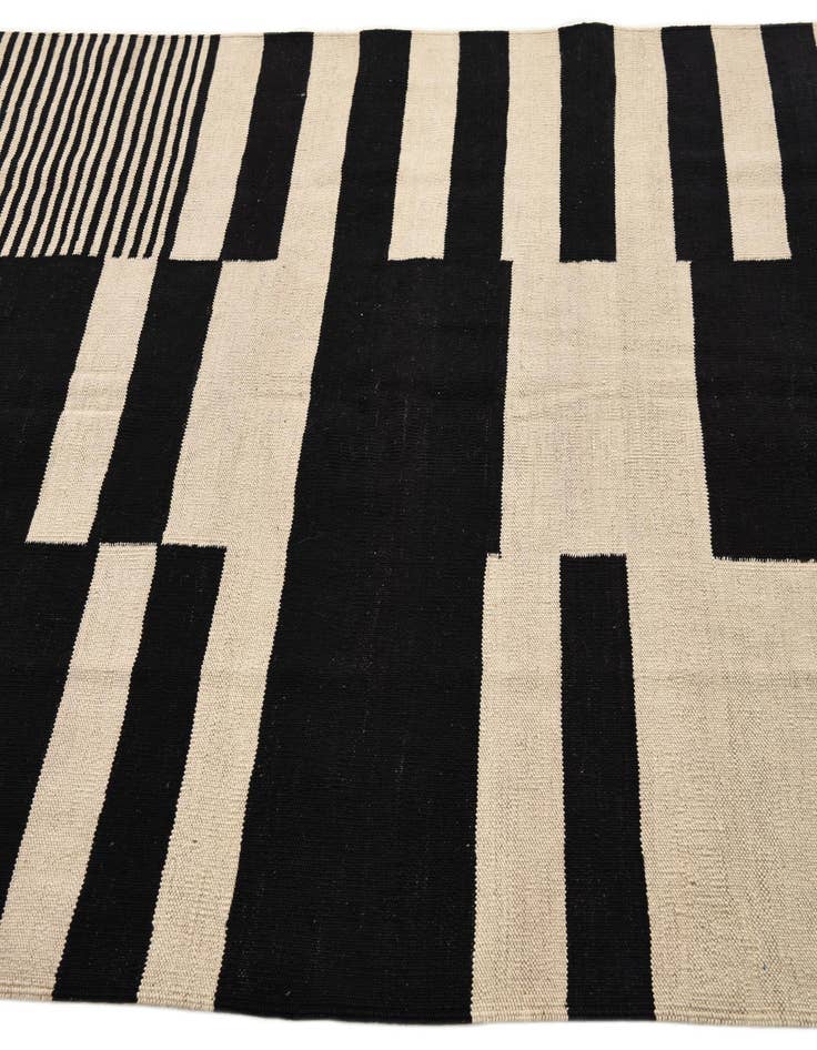 Detail image of 4' 8 x 6' 8  Hand Woven Kilim Modern Wool Rug