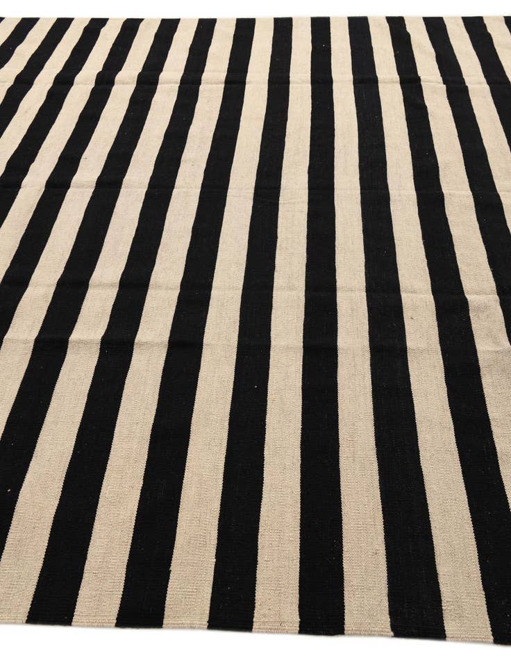 Detail image of 8' 6 x 11' 2  Hand Woven Kilim Modern Wool Rug