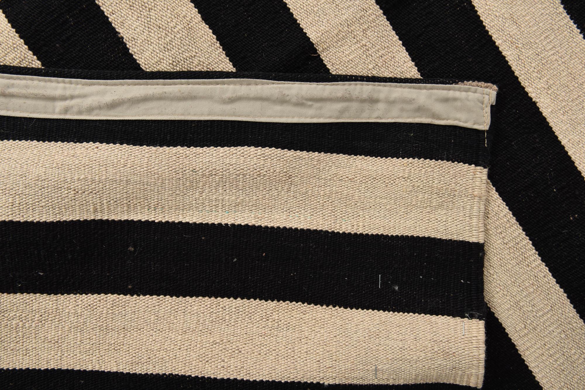 8' 6 x 11' 2 Hand Woven Kilim Modern Wool Rug