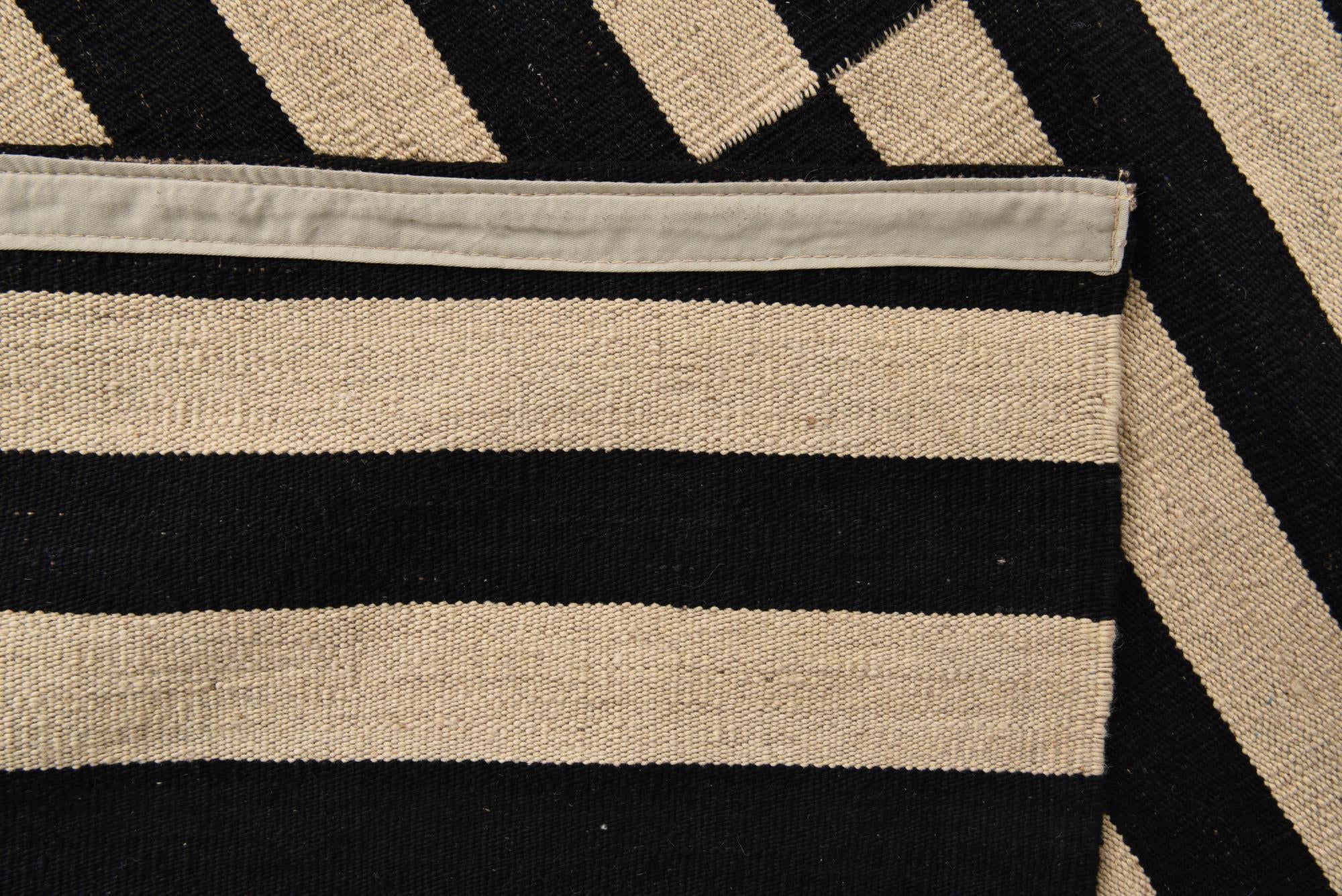 8' 7 x 9' 9 Hand Woven Kilim Modern Wool Rug