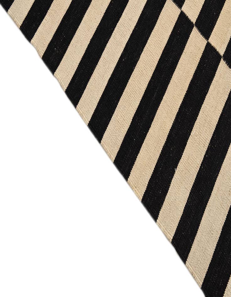 Detail image of 5' 8 x 7' 7  Hand Woven Kilim Modern Wool Rug