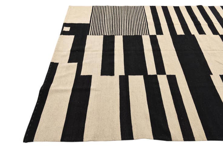 Detail image of 5' 7 x 7' 7 Hand Woven Kilim Modern Wool Rug