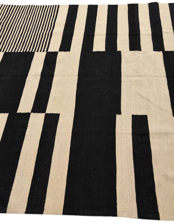 Detail image of 5' 7 x 7' 7 Hand Woven Kilim Modern Wool Rug