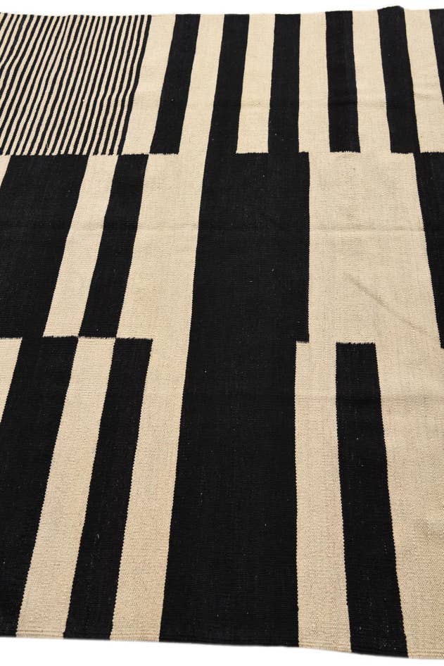 Detail image of 5' 7 x 7' 7 Hand Woven Kilim Modern Wool Rug