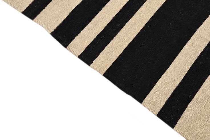 Detail image of 5' 7 x 7' 7 Hand Woven Kilim Modern Wool Rug