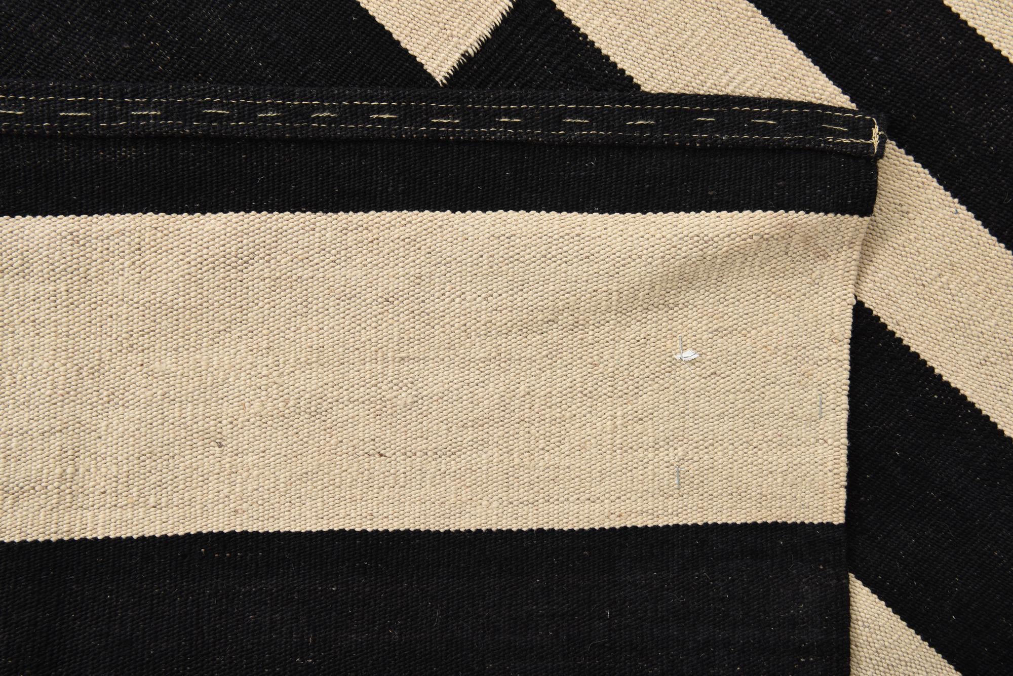 5' 7 x 7' 7 Hand Woven Kilim Modern Wool Rug