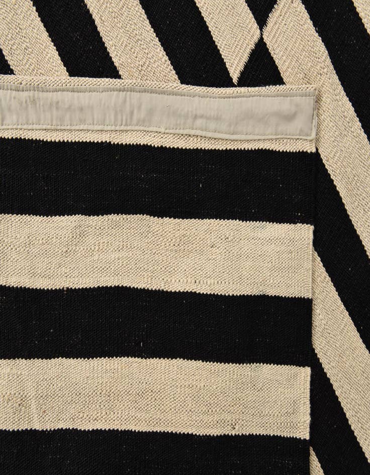 Detail image of 6' 8 x 9' 10  Hand Woven Kilim Modern Wool Rug