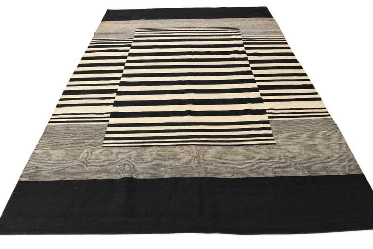 Detail image of 6' 11 x 9' 7 Hand Woven Kilim Modern Wool Rug