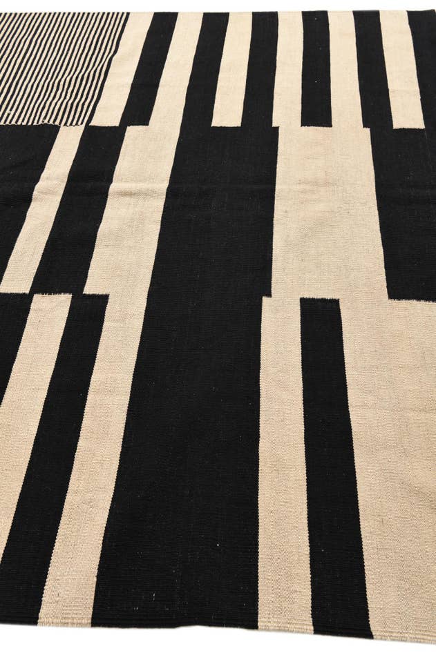 Detail image of 6' 9 x 9' 7 Hand Woven Kilim Modern Wool Rug