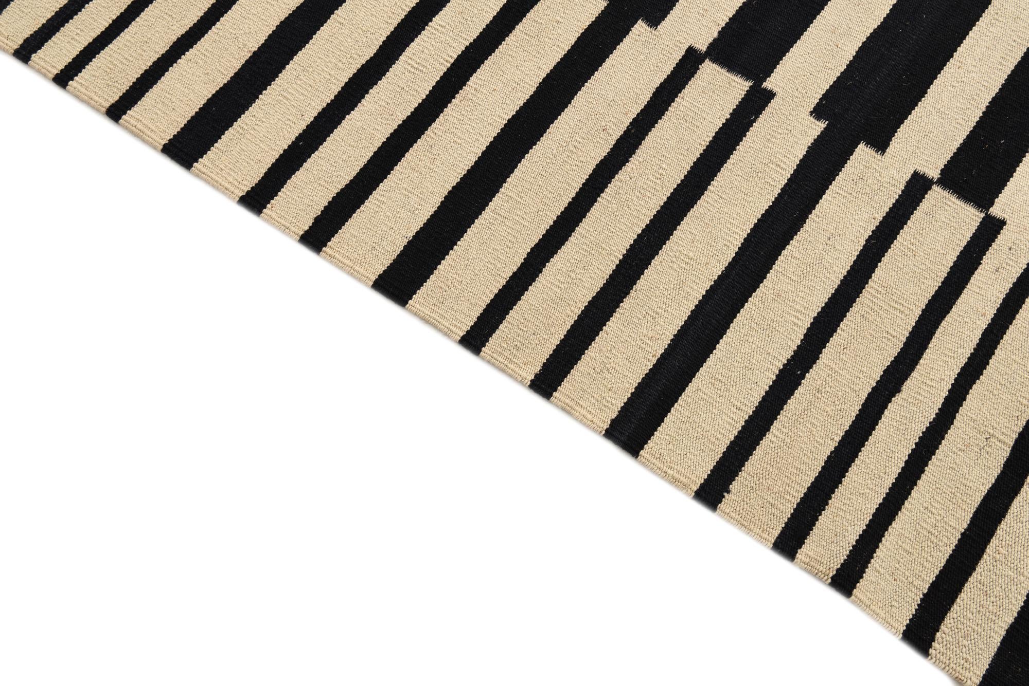 6' 10 x 9' 6 Hand Woven Kilim Modern Wool Rug