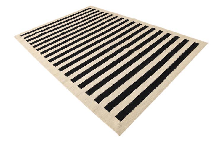 Detail image of 6' 10 x 9' 9 Hand Woven Kilim Modern Wool Rug