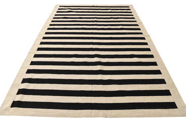 Detail image of 6' 10 x 9' 9 Hand Woven Kilim Modern Wool Rug