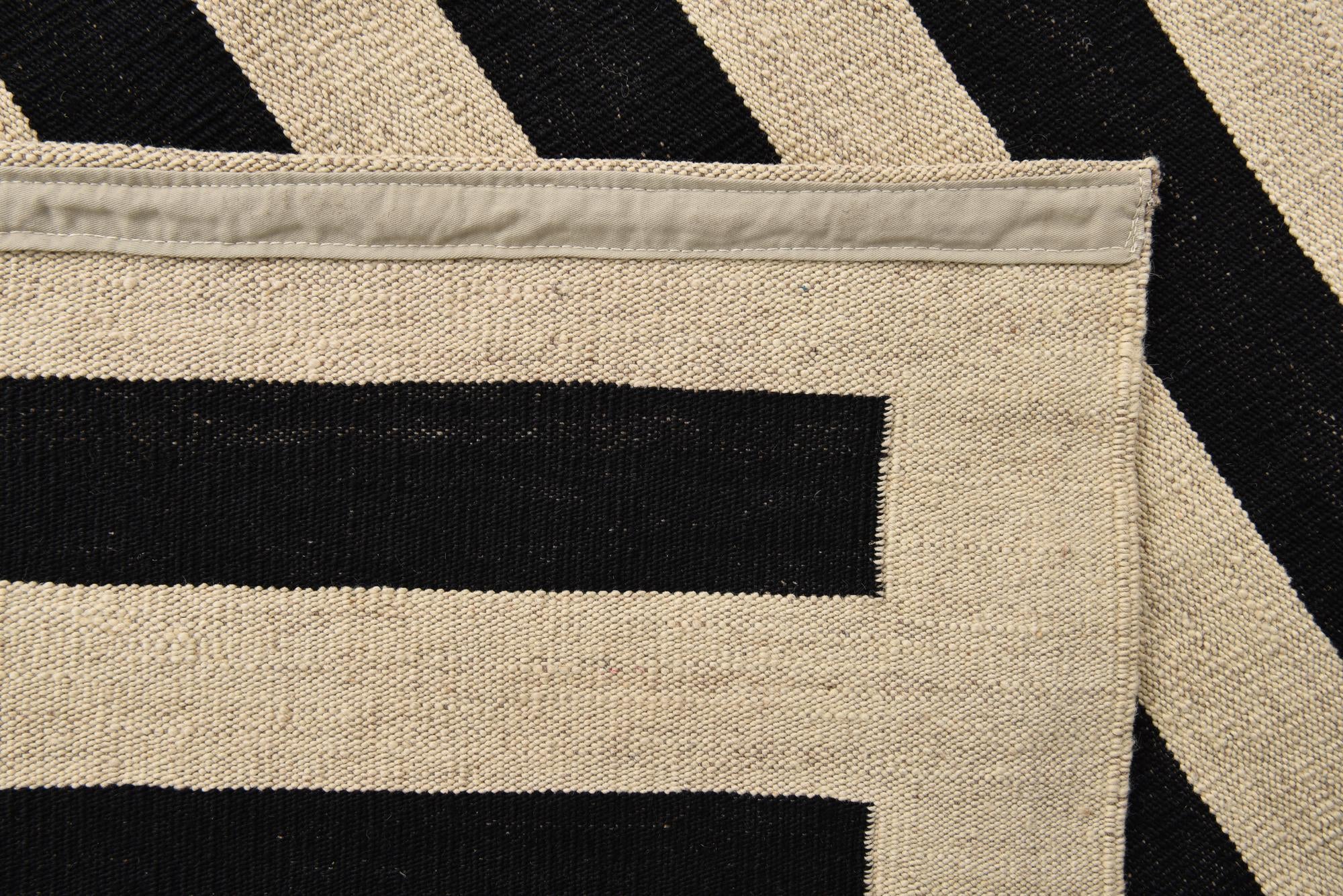 6' 10 x 9' 9 Hand Woven Kilim Modern Wool Rug