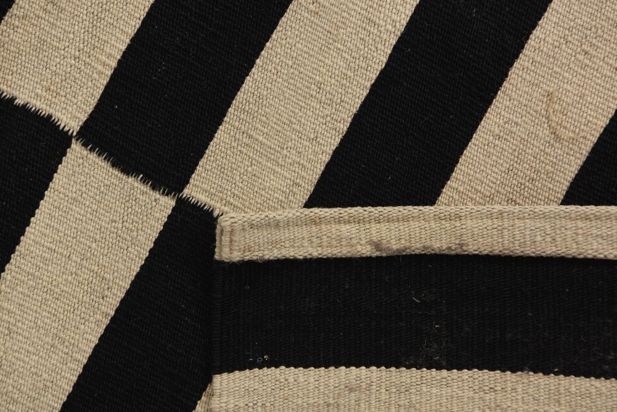 2' 8 x 3' 9 Hand Woven Kilim Modern Wool Rug