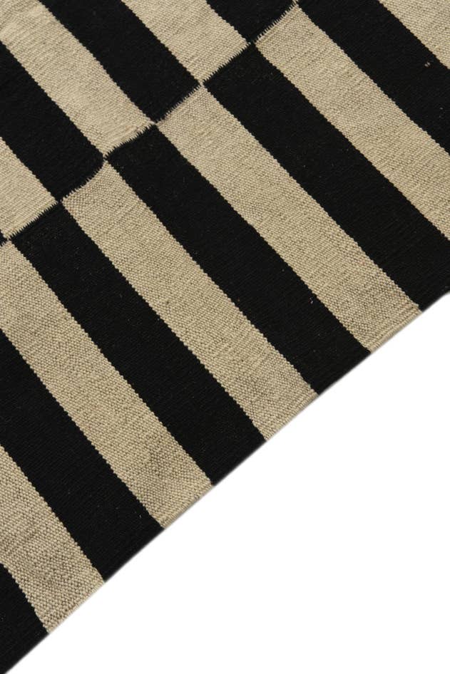 Detail image of 3' 4 x 4' 8 Hand Woven Kilim Modern Wool Rug